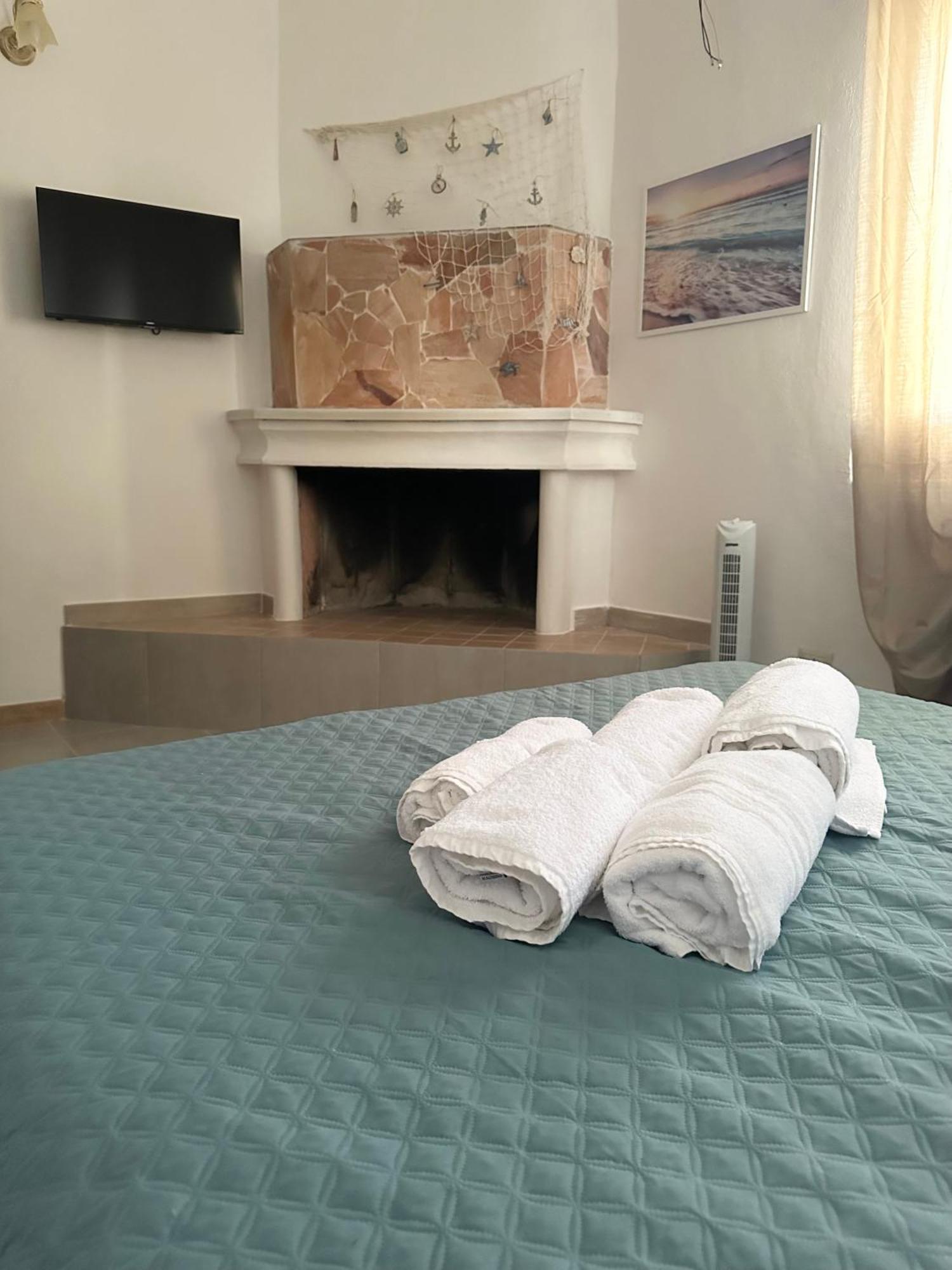 Moncici House Hotel Porto Torres Buitenkant foto