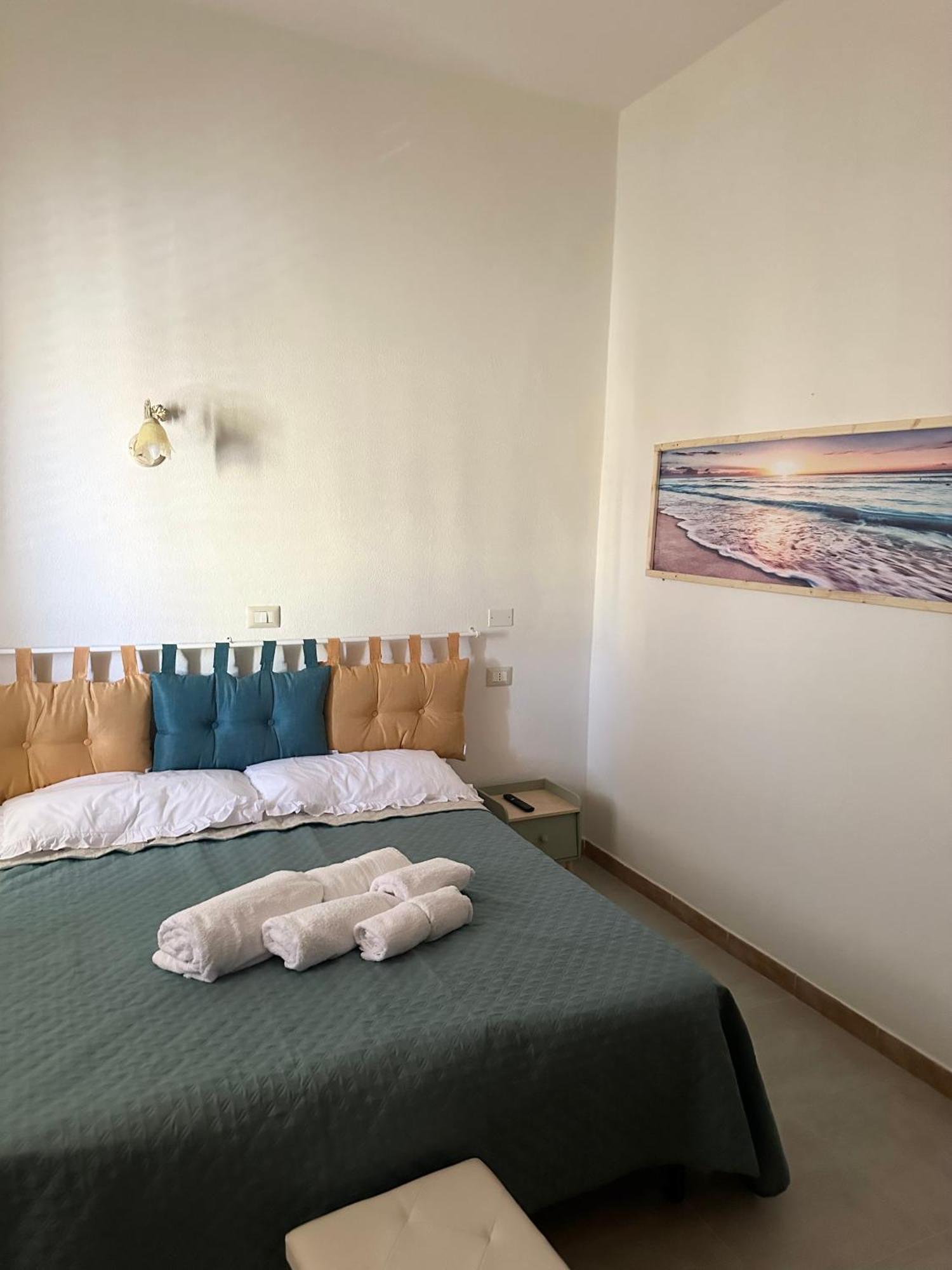 Moncici House Hotel Porto Torres Buitenkant foto